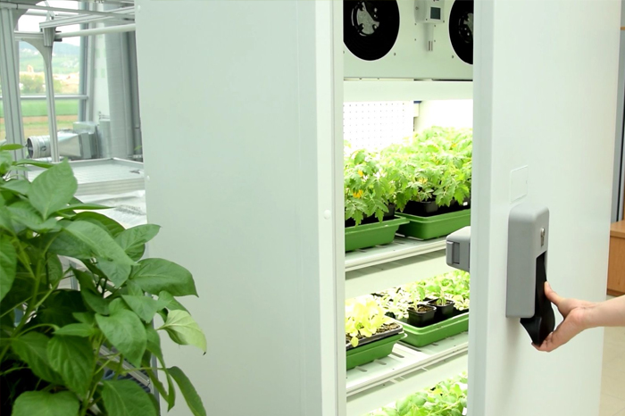 Growth Chambers with with Nichia Hortisolis
