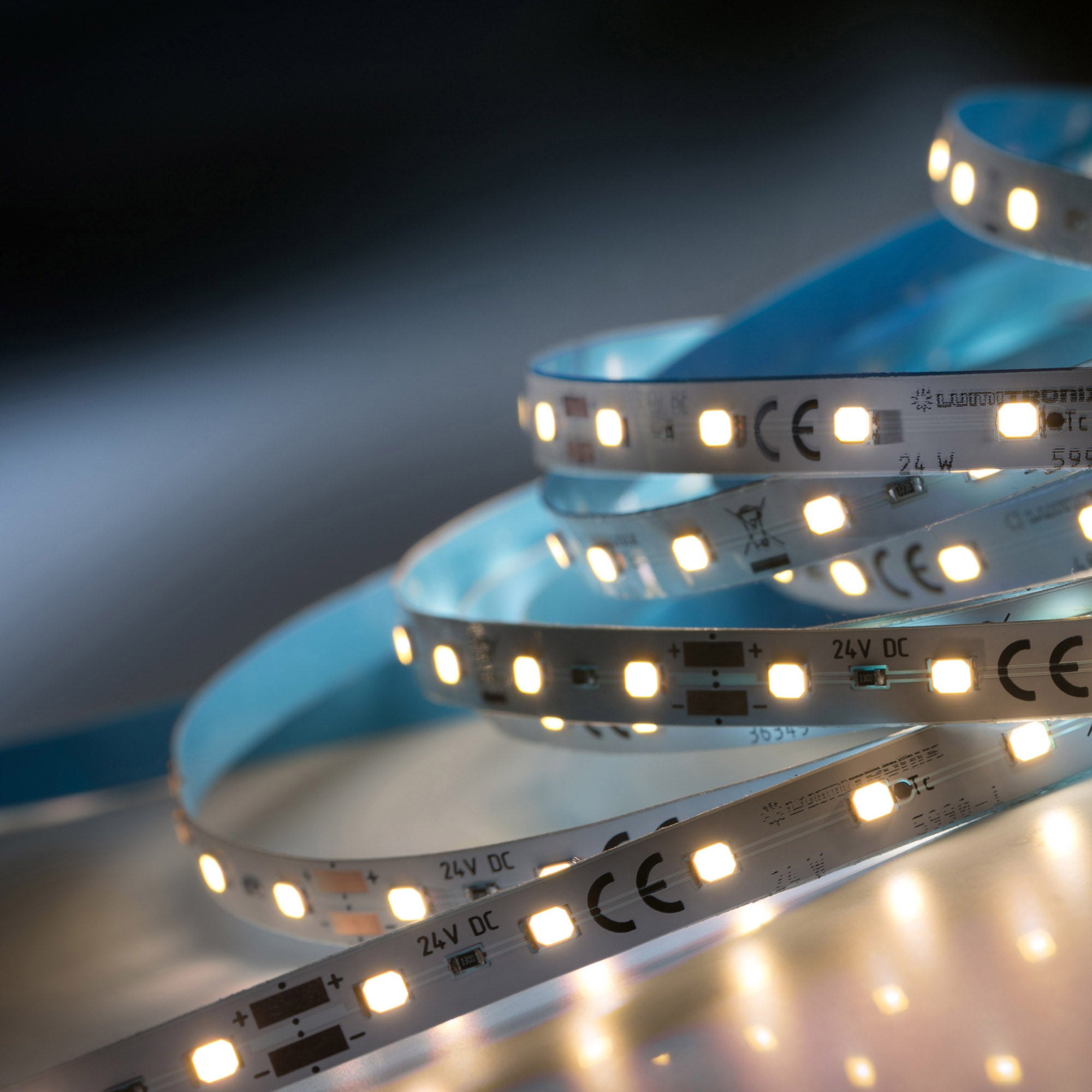 LumiFlex1080 Seoul LED Strip warm white CRI80 2700K 3045lm 24V 70 LEDs/m 5m reel (609lm/m 4.14W/m) 