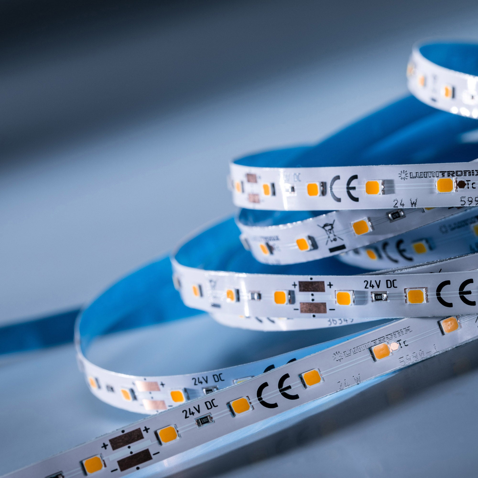 LumiFlex1080 Seoul LED Strip warm white CRI80 2700K 3045lm 24V 70 LEDs/m 5m reel (609lm/m 4.14W/m) 