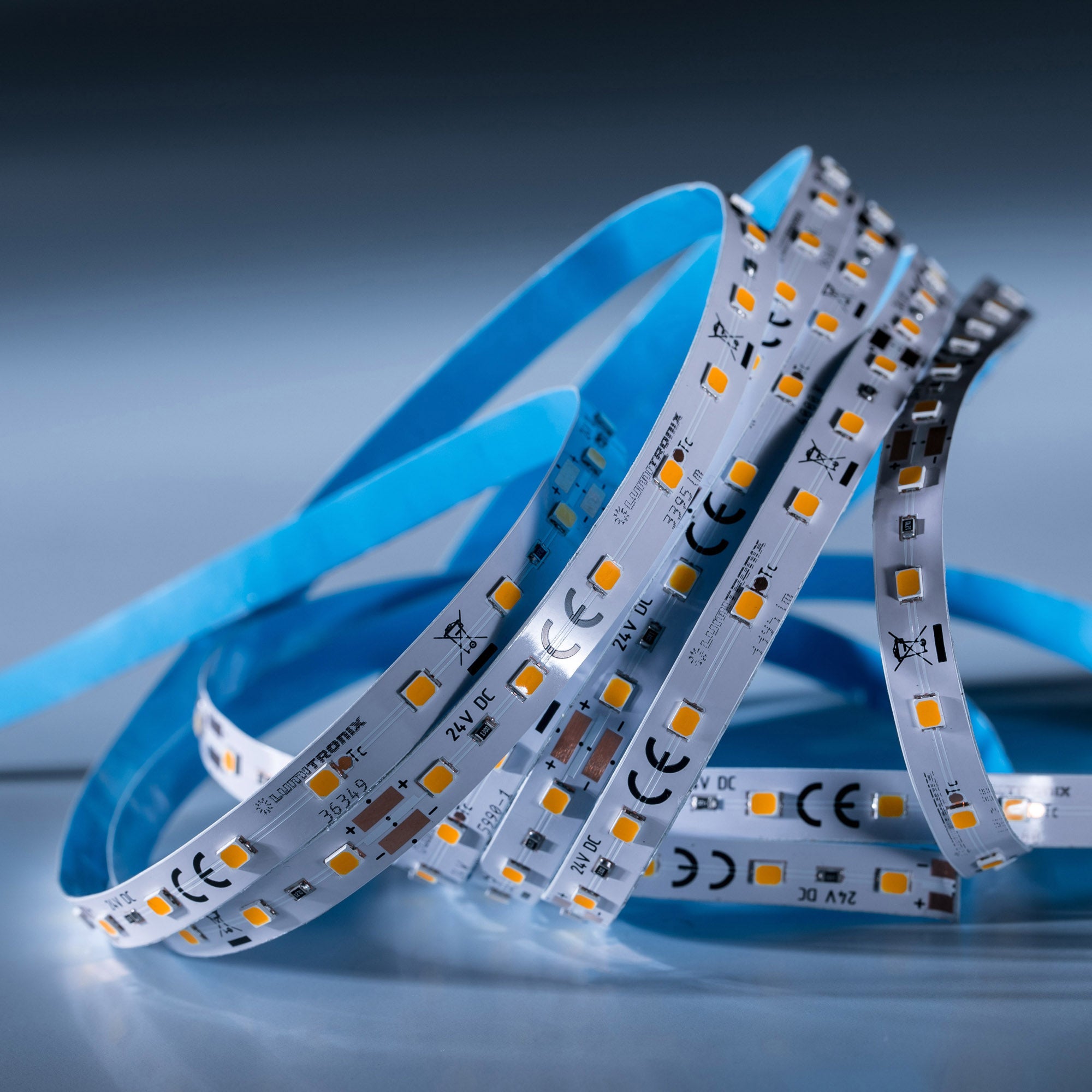 LumiFlex1080 Seoul LED Strip warm white CRI80 2700K 3045lm 24V 70 LEDs/m 5m reel (609lm/m 4.14W/m) 