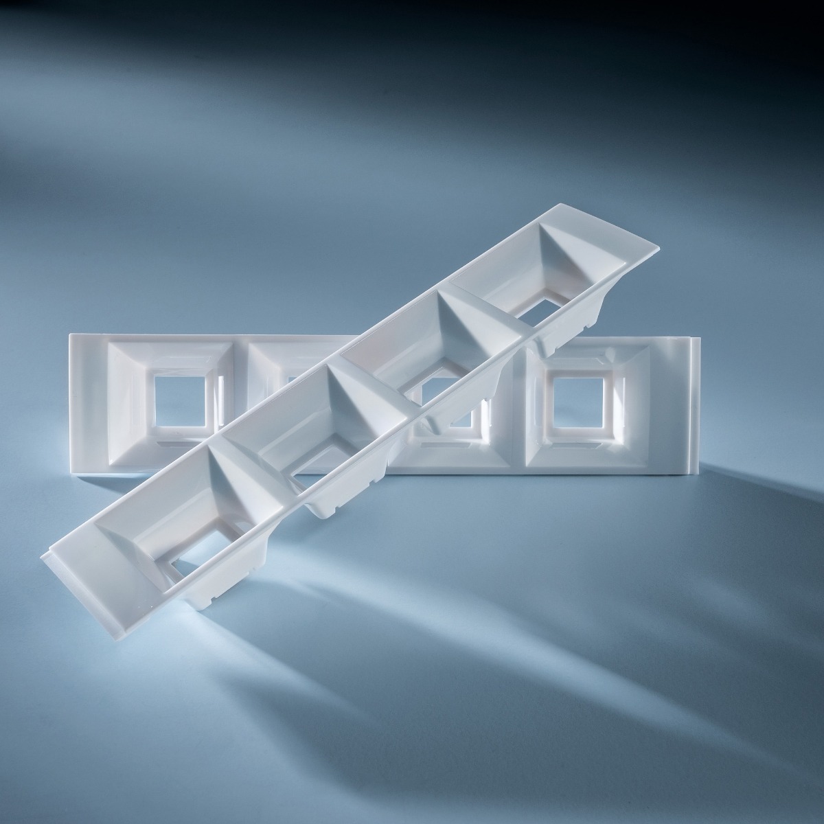 LEDiL Rod 4 Lens Holder C16784_DAISY-4X1-SHD-WHT White for Daisy 16 TW modules