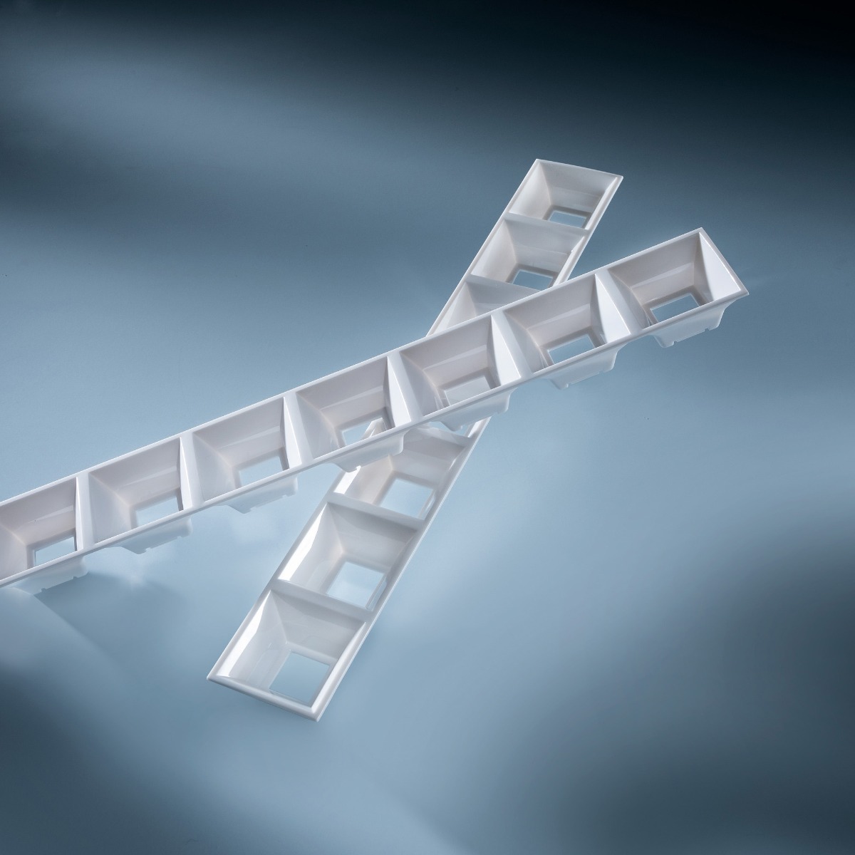 LEDiL Rod 7 Lens Holder C16876_DAISY-7X1-SHD-WHT White for Daisy 28 TW modules