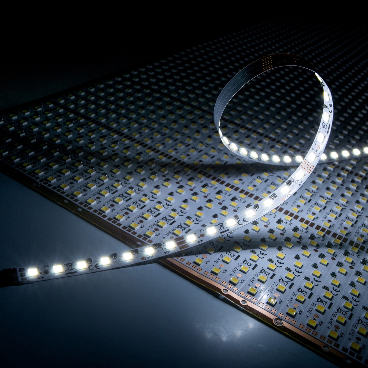 LumiFlexTW-1080 Nichia LED Strip 2 in 1 Tunable white CRI80 2700-6500K 4450lm 24V 34 LEDs/ft 5m/16ft reel (270lm/ft and 2.32W/ft) 