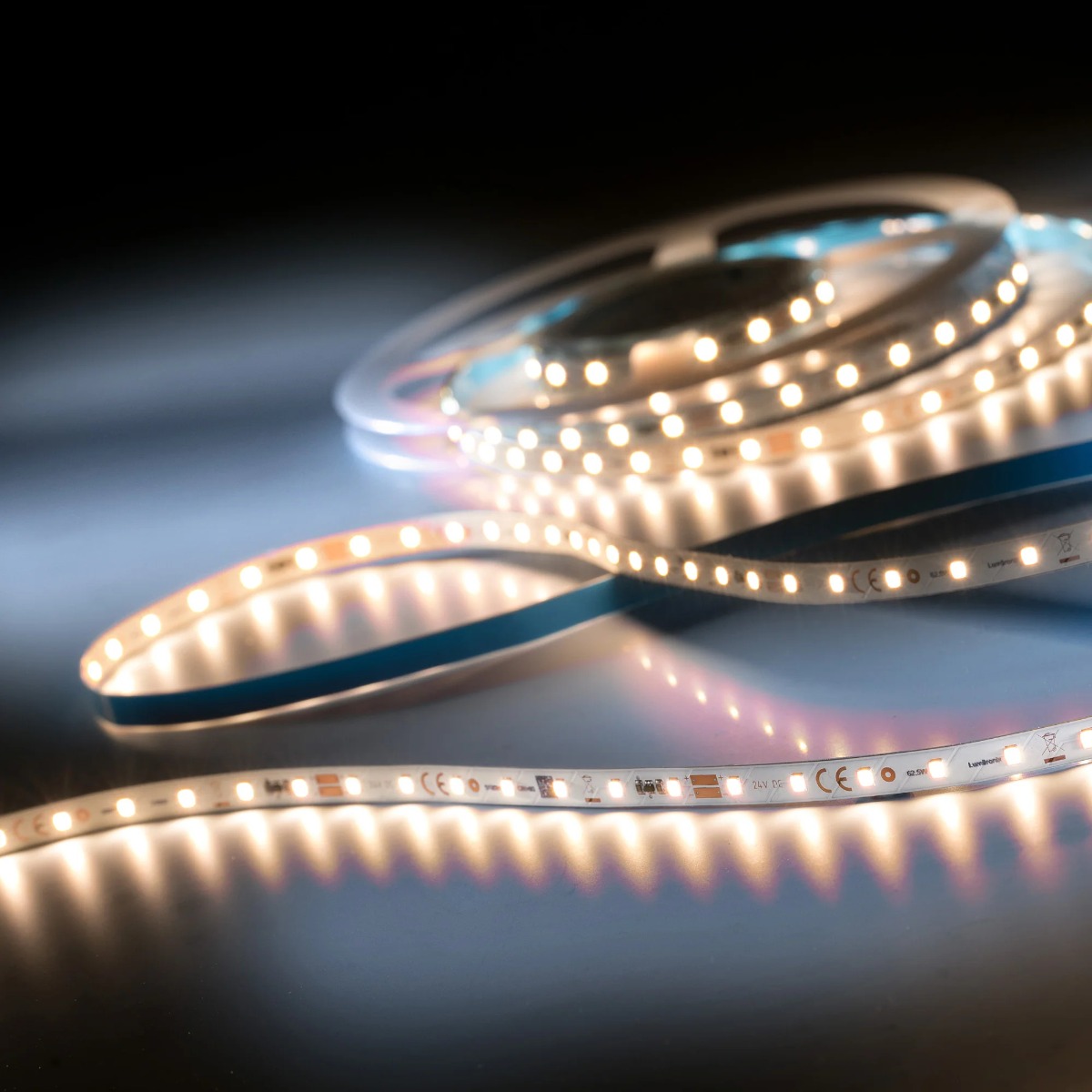 LumiFlex3090 Cree LED Strip warm white CRI90 2700K 8900lm 24V 70 LEDs/m 5m reel (1780lm/m 12.5W/m) 